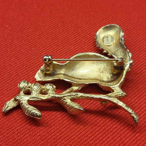 Vintage Hobe Metal Gold Tone Squirrel Brooch Pin Faux Pearls - Picture 3 of 12